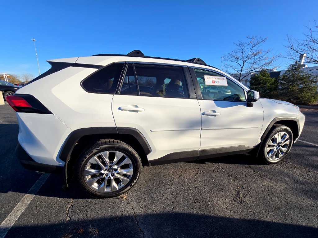 Used 2019 Toyota RAV4 XLE Premium w/ Cold Weather Package AWD/4WD image 9