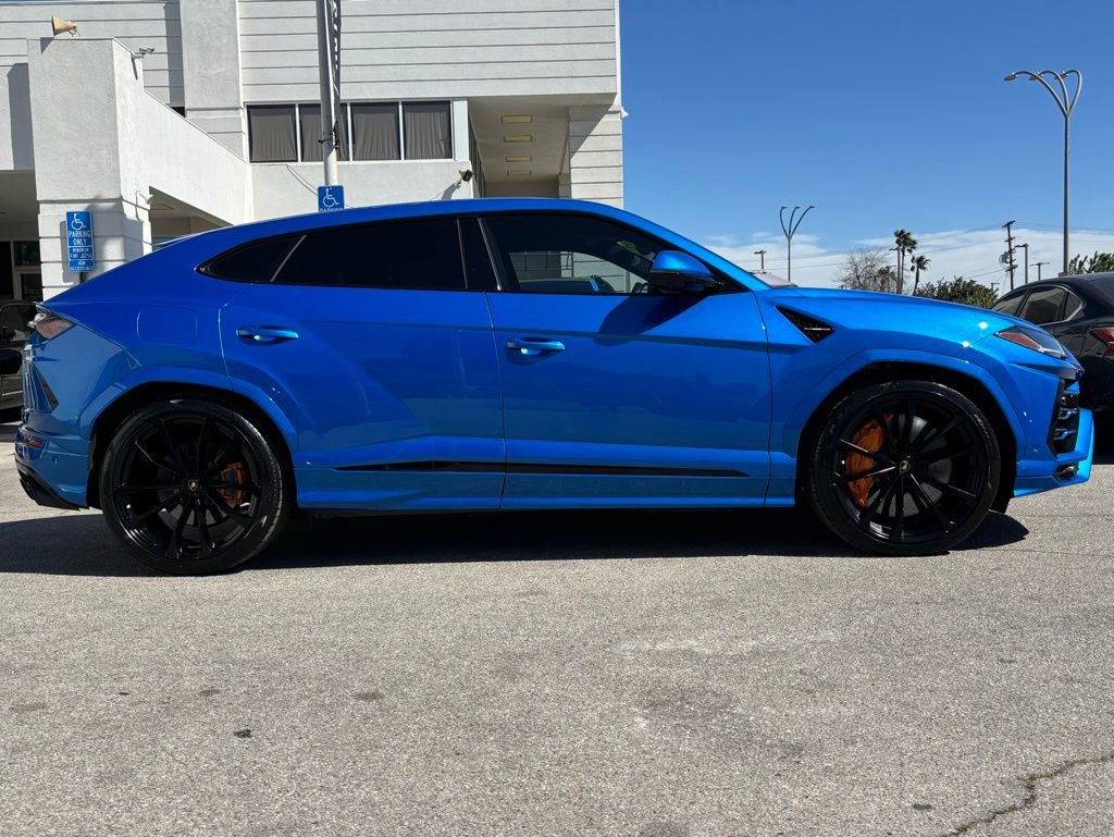 Used 2022 Lamborghini Urus AWD/4WD image 3