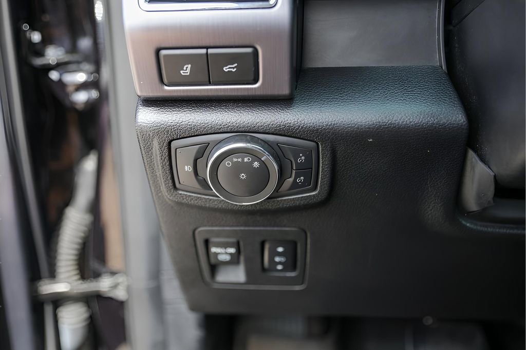 Used 2020 Ford Expedition Platinum image 18