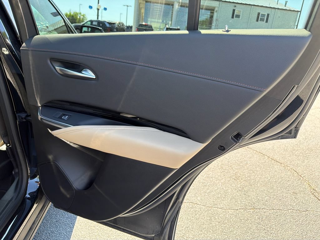Used 2024 Cadillac XT4 Luxury w/ Cold Weather Package FWD image 16