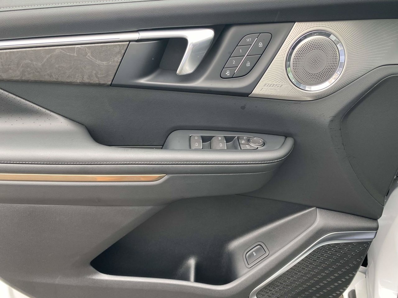 Used 2025 Buick Enclave Avenir w/ Super Cruise Package FWD image 17