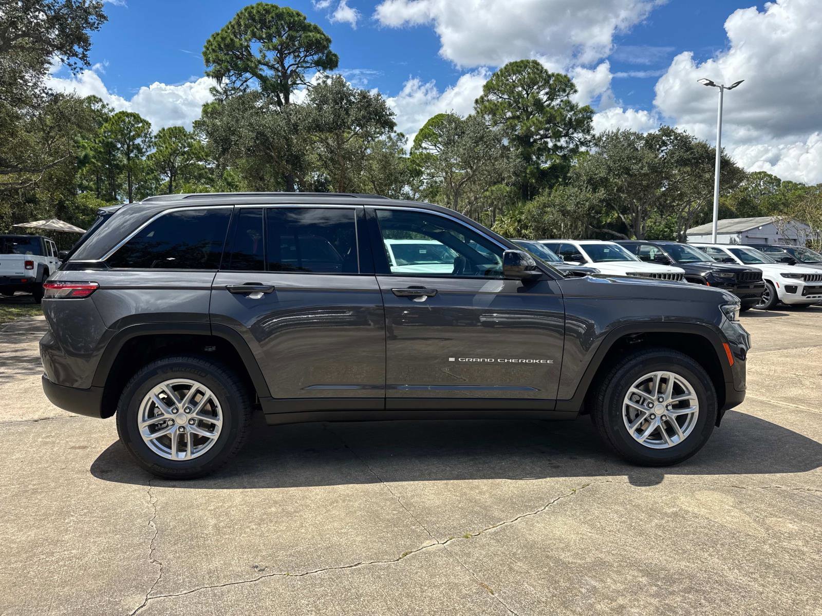 New 2025 Jeep Grand Cherokee Laredo X w/ Luxury Tech Group I image 2