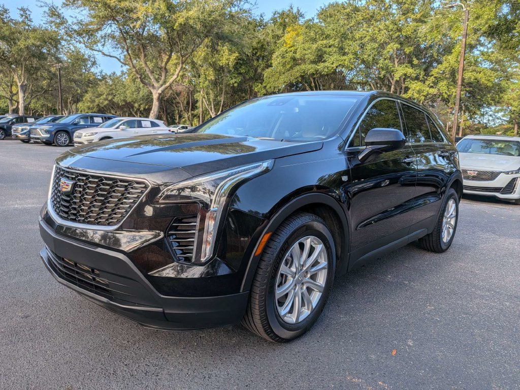 Used 2023 Cadillac XT4 Luxury w/ Cold Weather Package FWD image 1