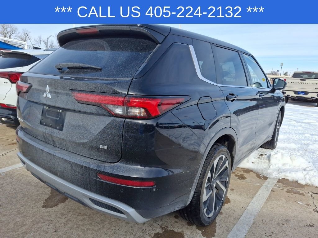 Used 2024 Mitsubishi Outlander SE Black Edition image 23