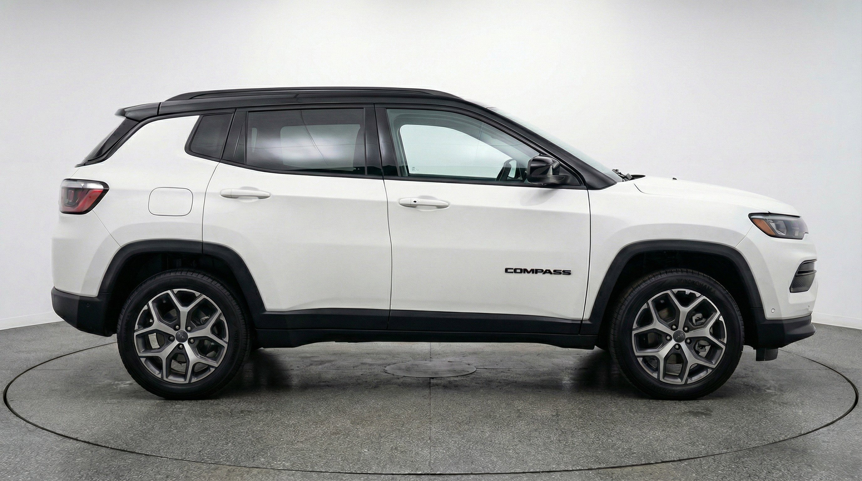 Used 2025 Jeep Compass Limited AWD/4WD image 11