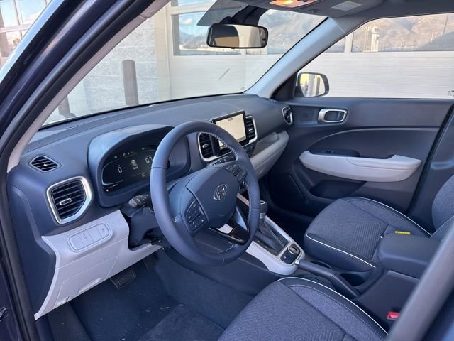 Used 2025 Hyundai Venue Limited image 17