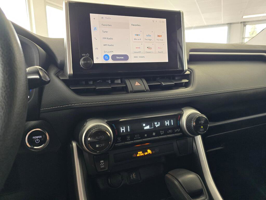 Used 2025 Toyota RAV4 XLE image 28