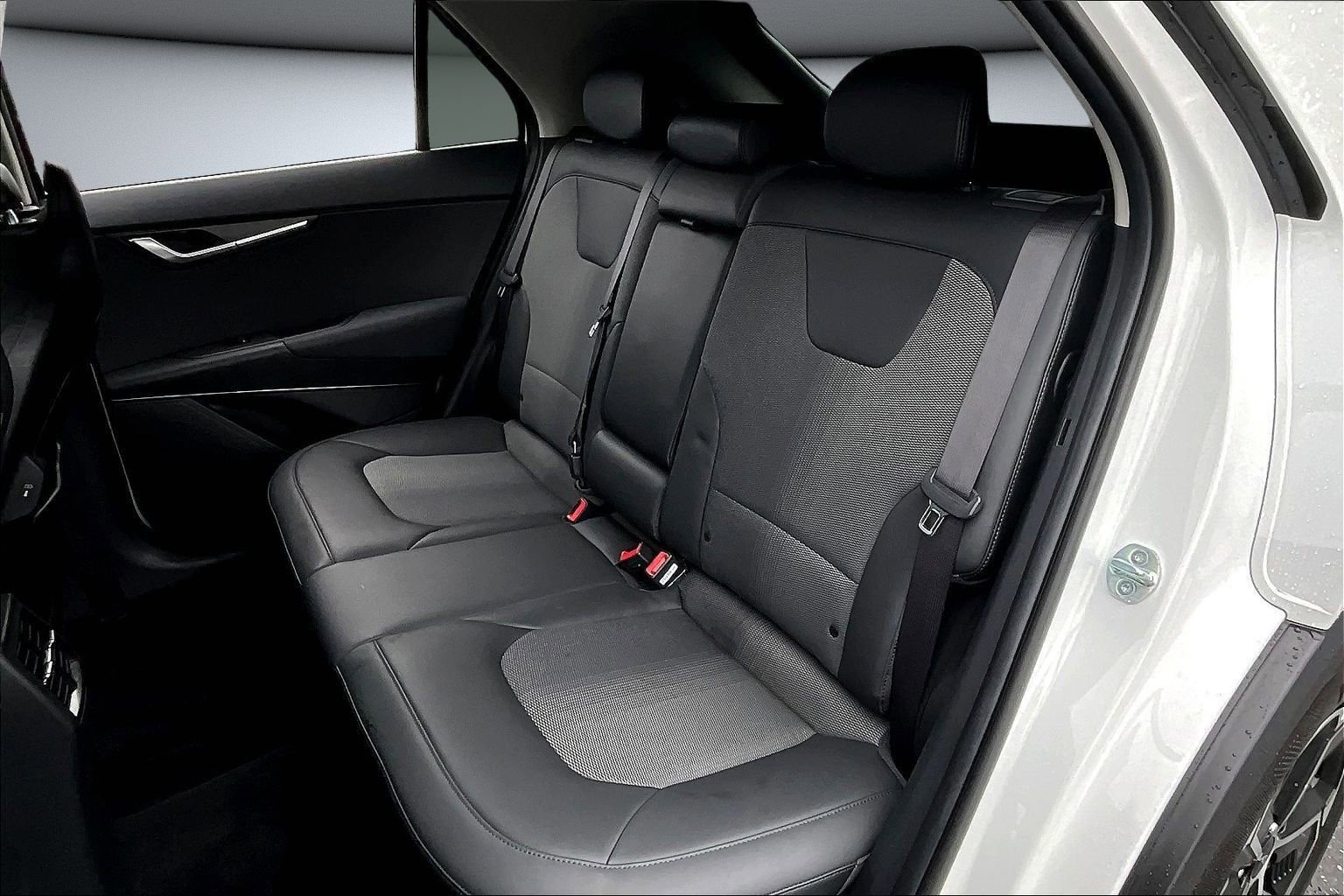 Used 2023 Kia Niro EX image 21