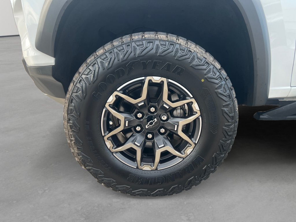 Used 2024 Chevrolet Colorado ZR2 w/ Technology Package AWD/4WD image 9
