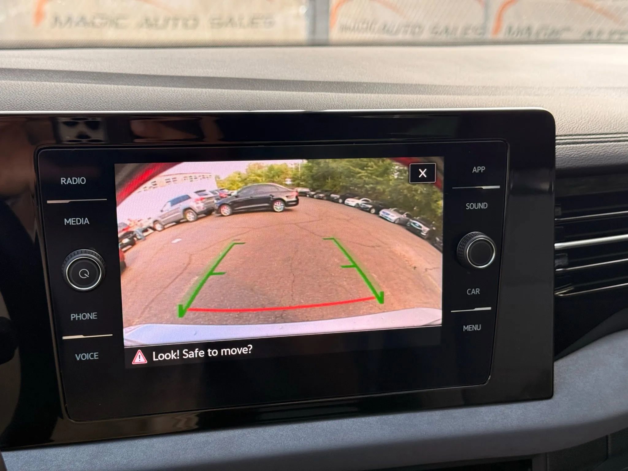 Used 2025 Volkswagen Jetta SE image 88