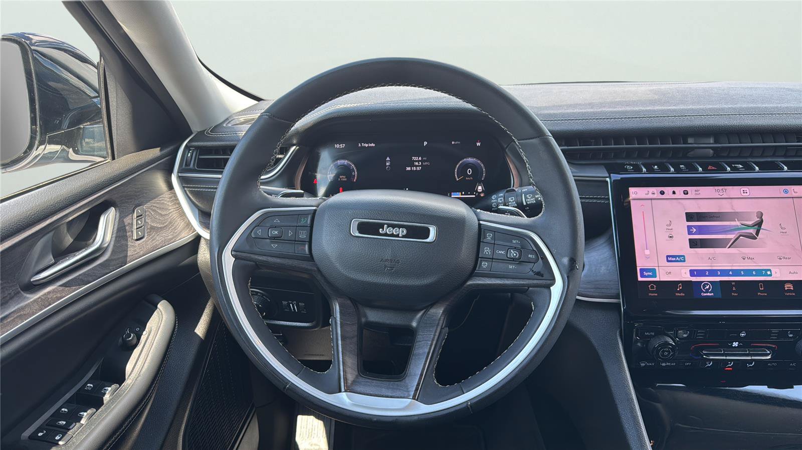 Certified 2023 Jeep Grand Cherokee Limited AWD/4WD image 24