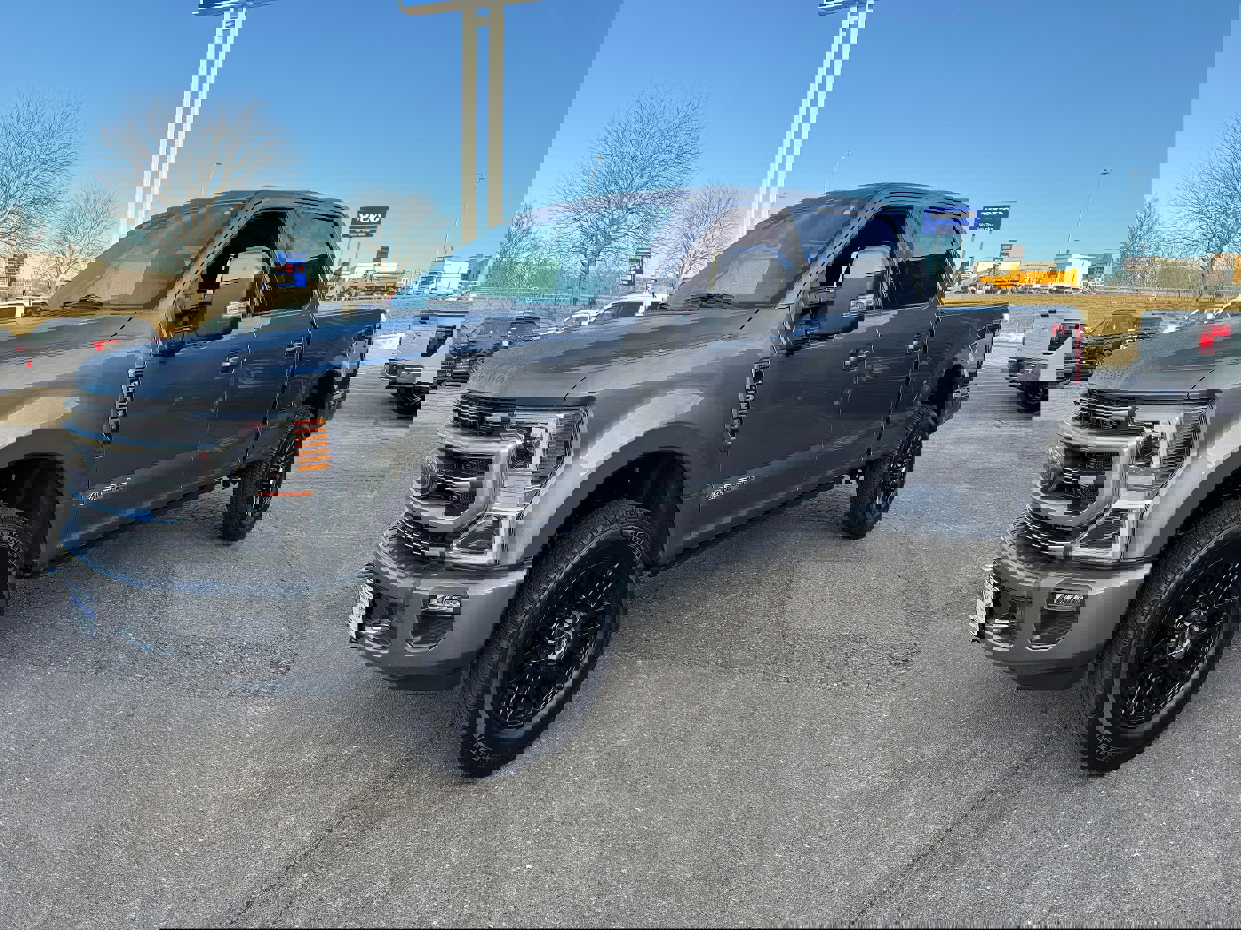 Used 2022 Ford F350 Platinum w/ FX4 Off-Road Package AWD/4WD image 6