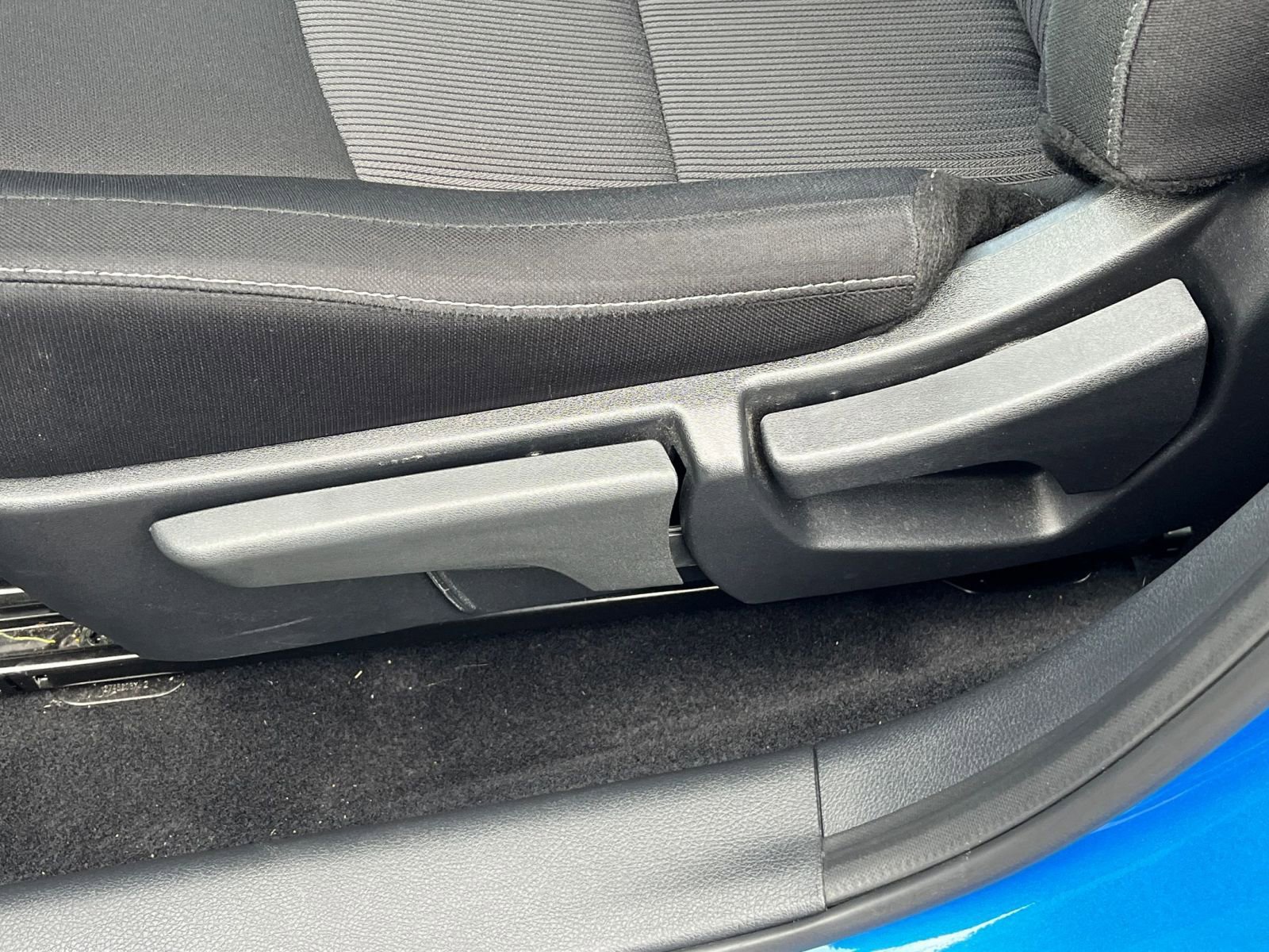 Used 2025 Nissan Sentra SV FWD image 22