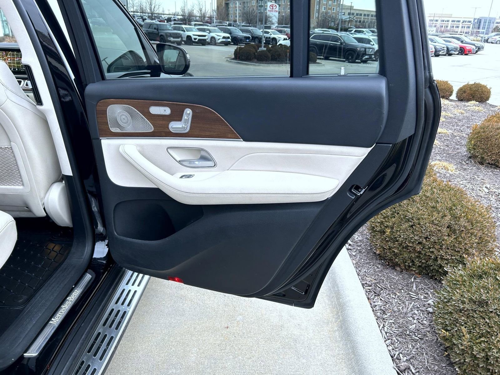 Used 2022 Mercedes-Benz GLS 580 4MATIC image 17