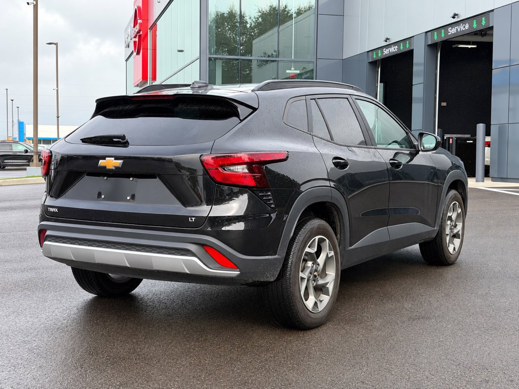 Used 2025 Chevrolet Trax LT FWD image 5