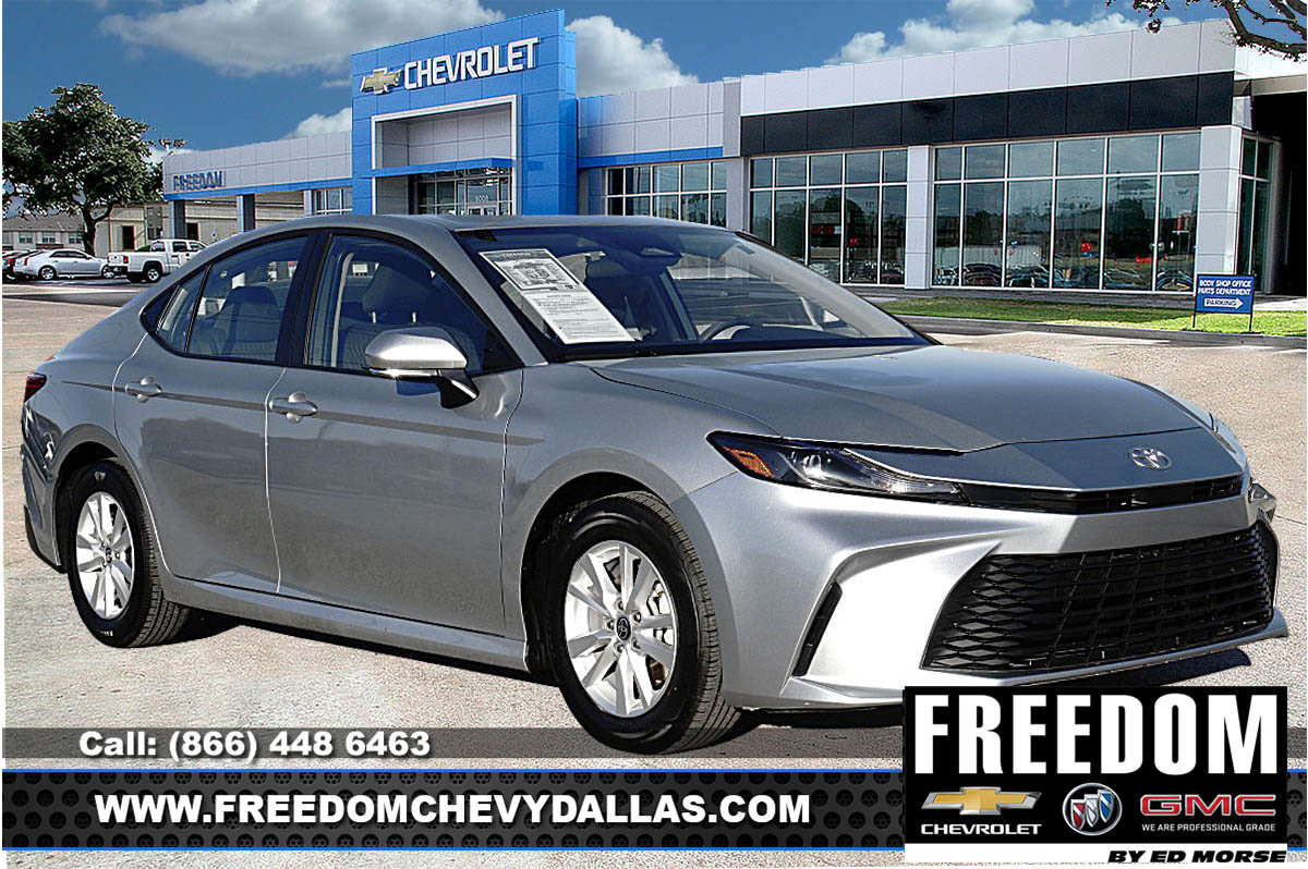 Used 2025 Toyota Camry LE image 1