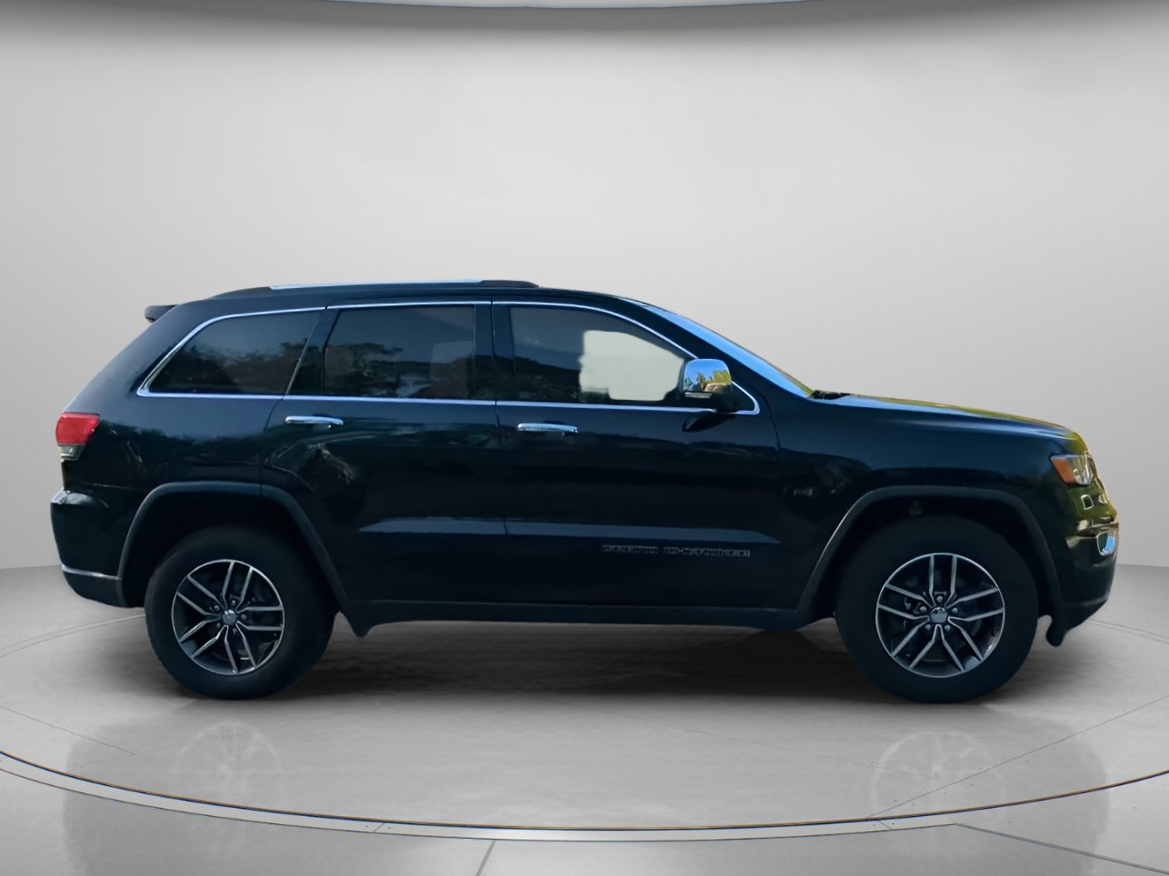 Used 2018 Jeep Grand Cherokee Limited AWD/4WD image 32