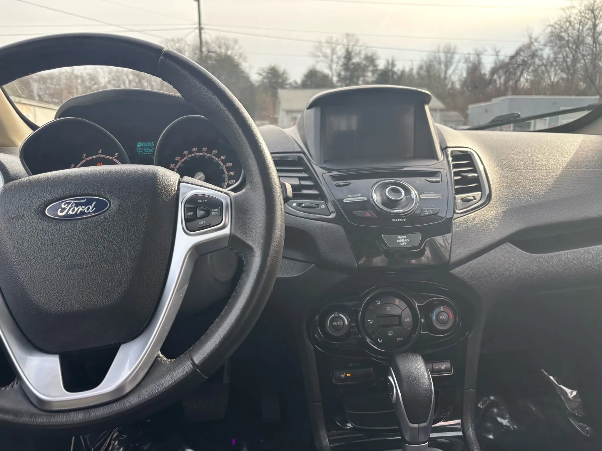 Used 2016 Ford Fiesta Titanium image 32