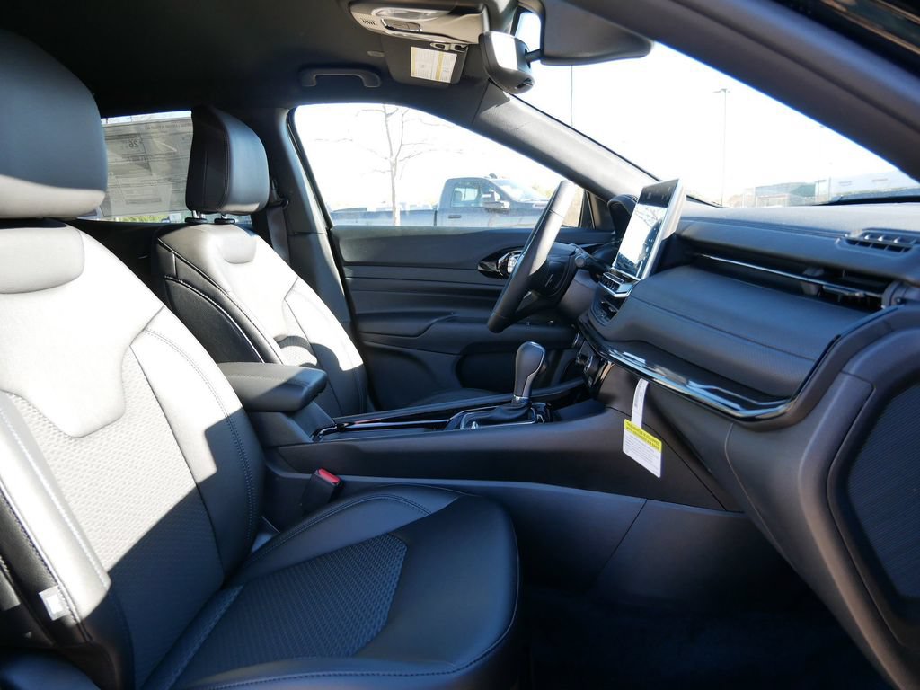 New 2026 Jeep Compass Latitude AWD/4WD image 23