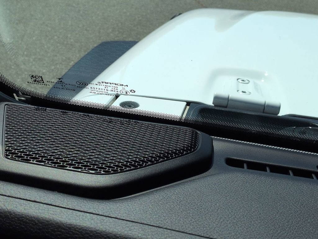 Certified 2020 Jeep Wrangler Sport image 15