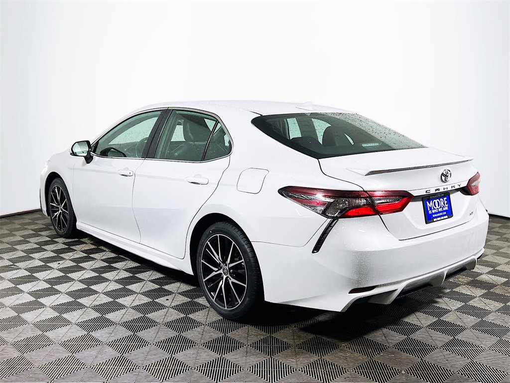 Certified 2022 Toyota Camry SE image 6