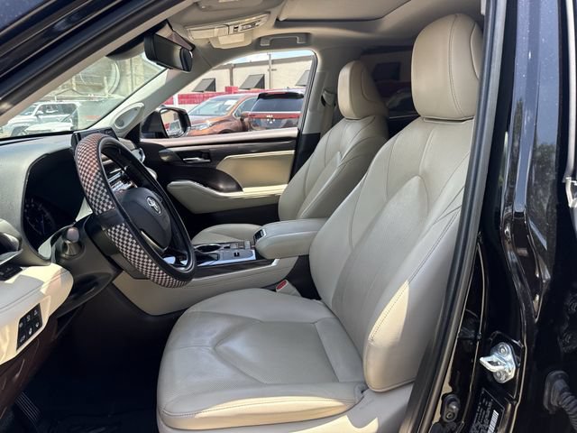 Used 2021 Toyota Highlander Limited FWD image 29