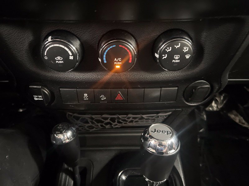 Used 2017 Jeep Wrangler Unlimited Sport w/ Mopar Black Appearance Group AWD/4WD image 26