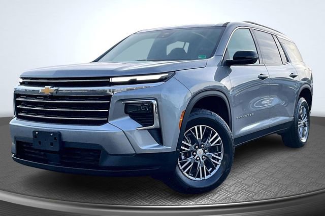 Used 2025 Chevrolet Traverse LT w/ Driver Confidence Package