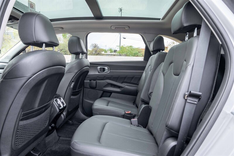 Used 2023 Kia Sorento SX FWD image 16