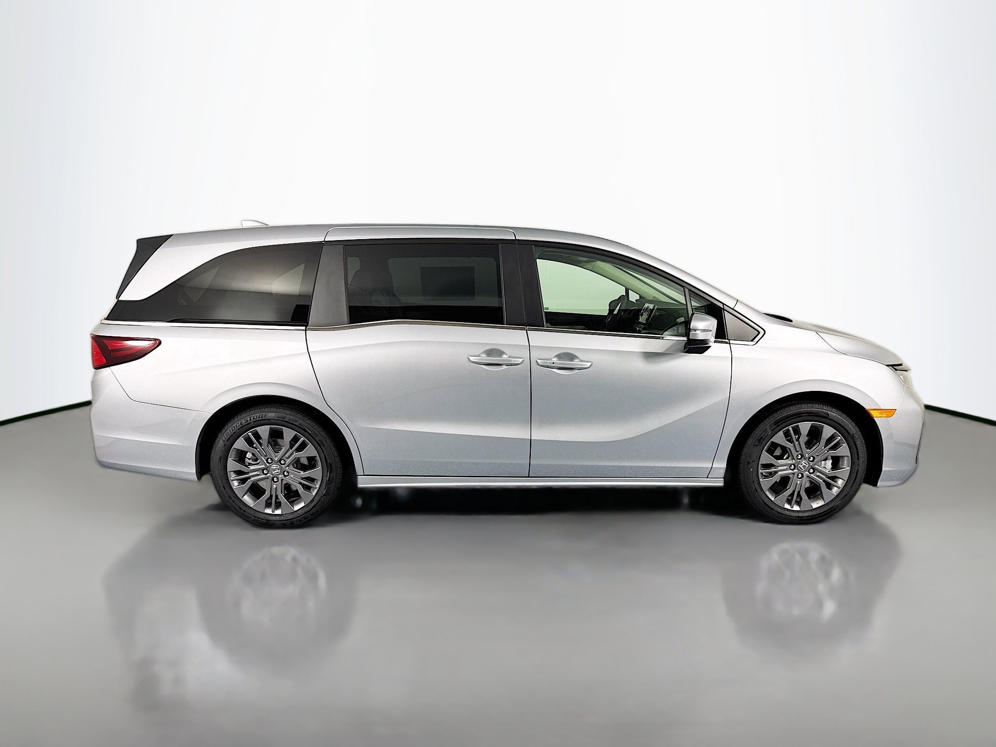 New 2026 Honda Odyssey Touring image 4