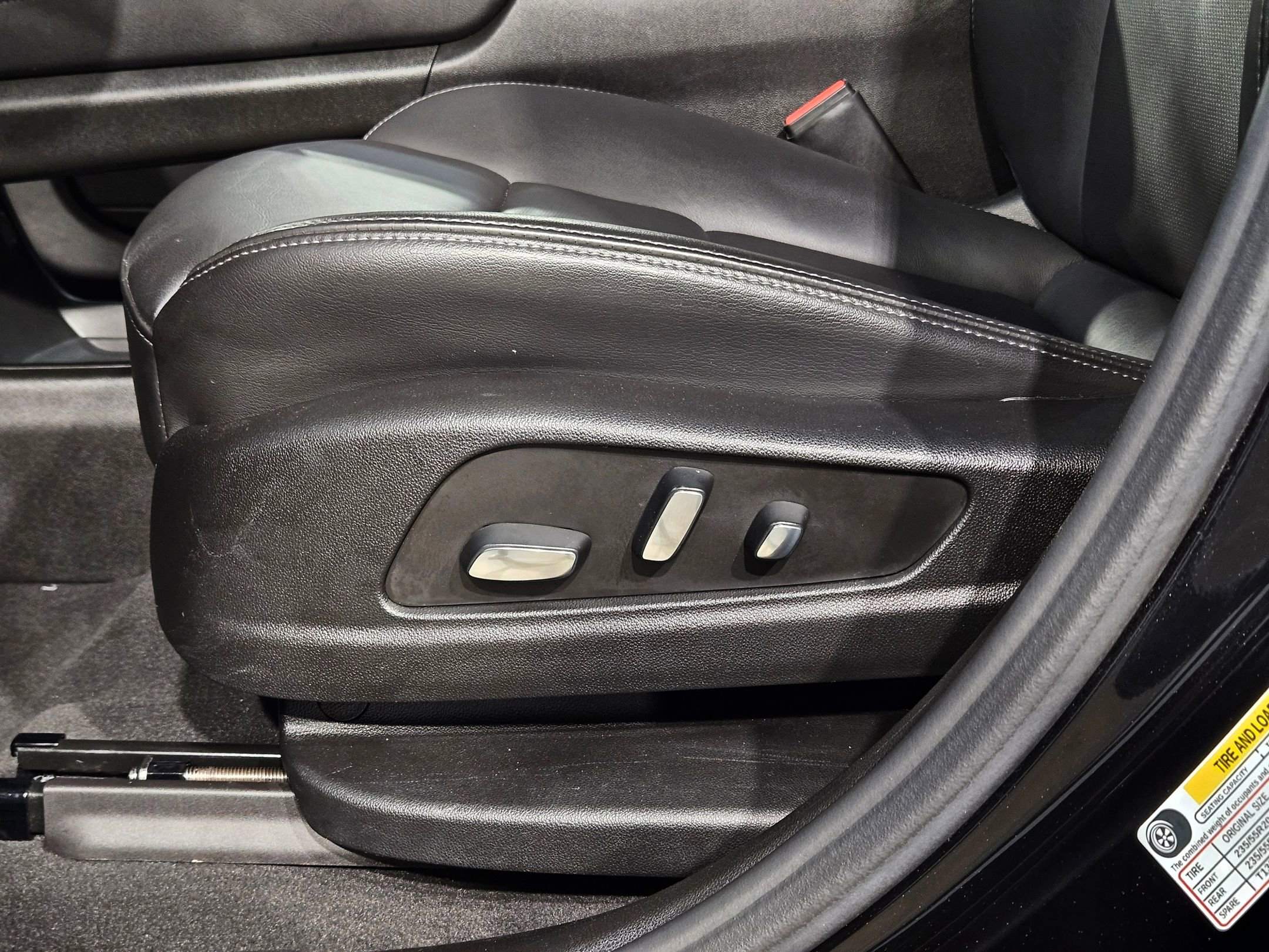 Used 2025 Cadillac XT6 Premium Luxury image 24