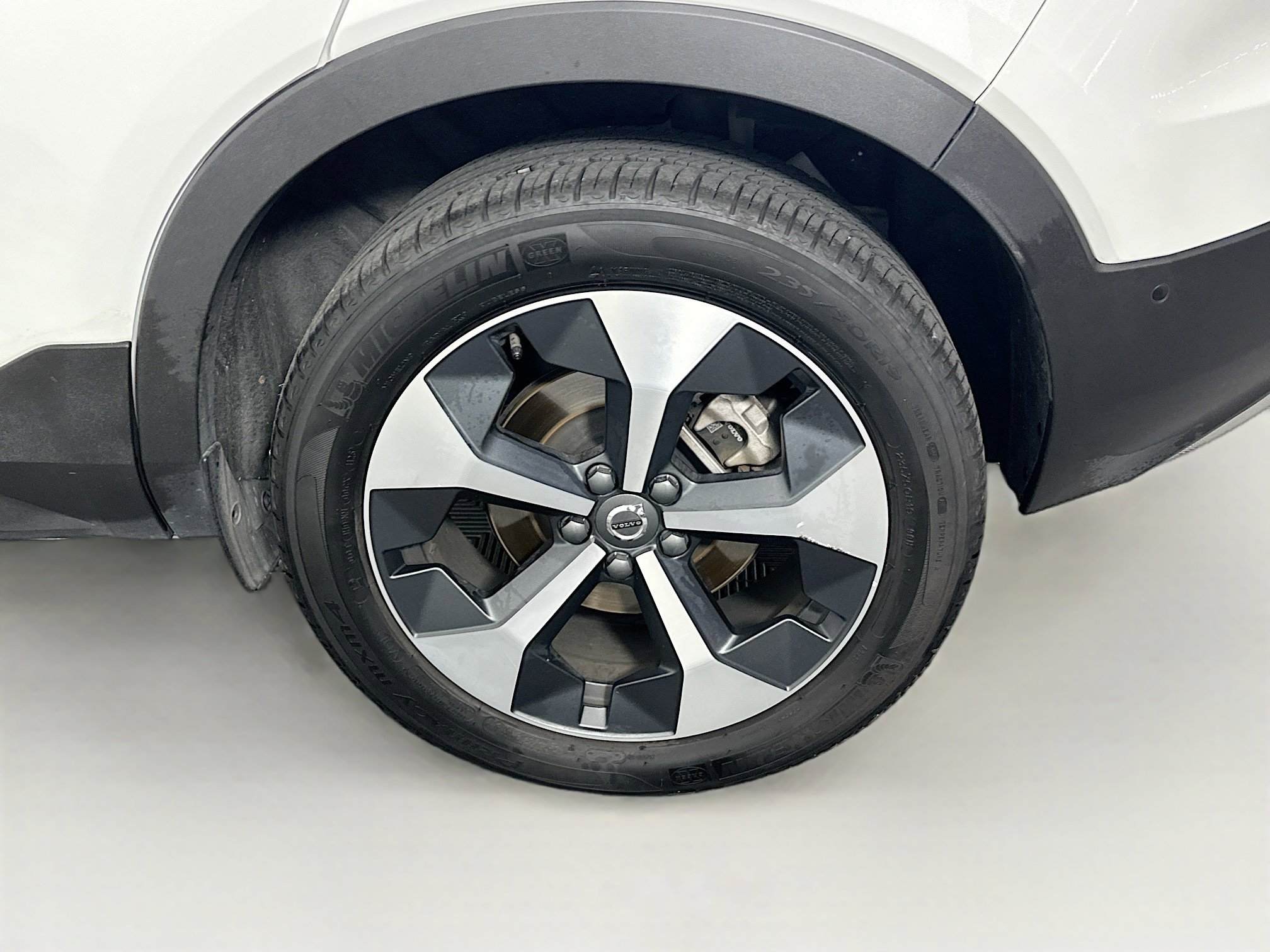 Used 2025 Volvo XC40 B5 Plus AWD/4WD image 11