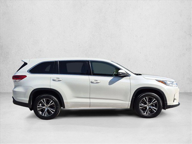 Used 2017 Toyota Highlander LE FWD image 4