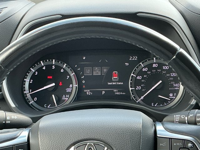Used 2021 Toyota Highlander XLE AWD/4WD image 14