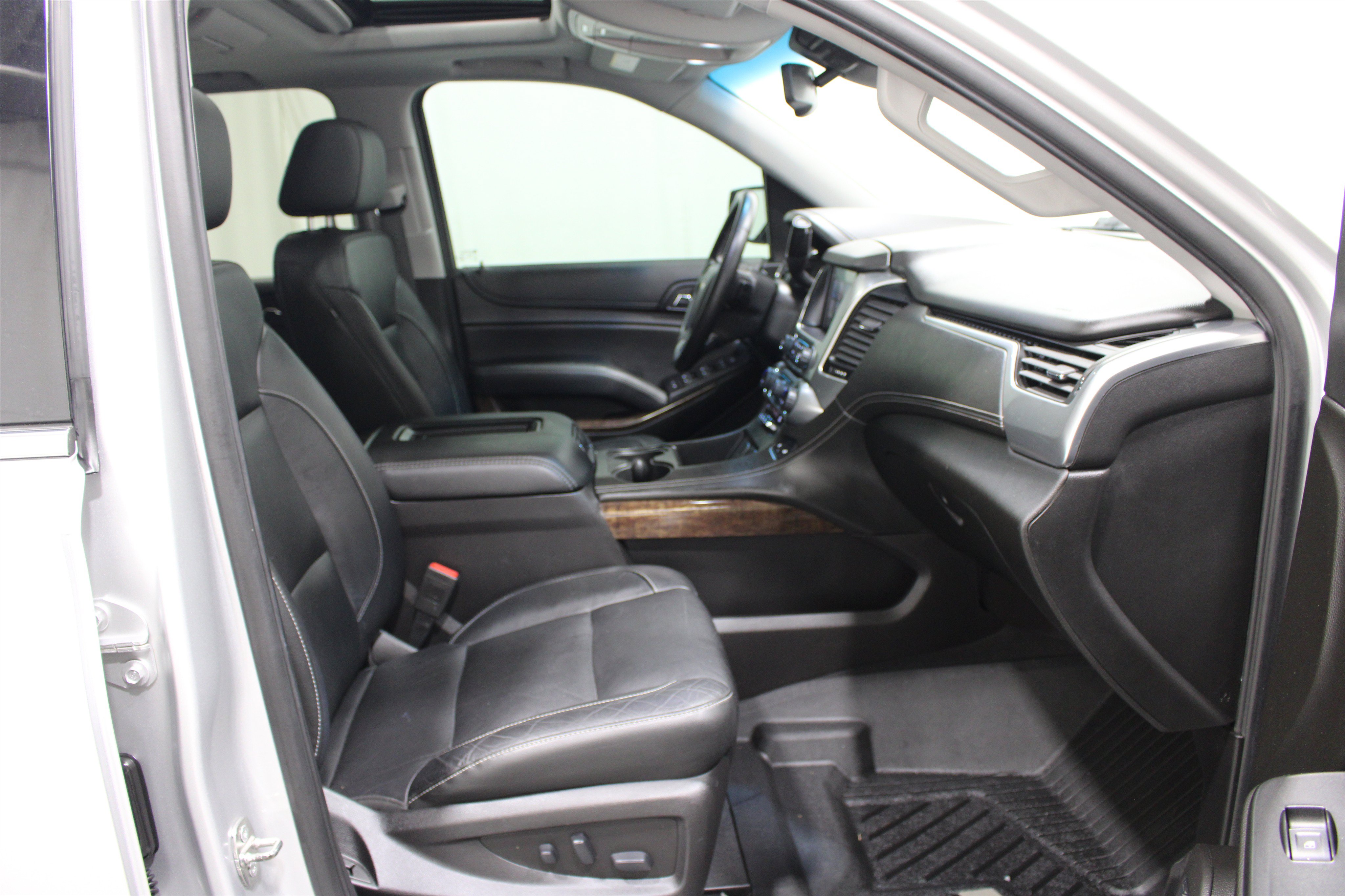Used 2019 Chevrolet Tahoe LT w/ LT Signature Package AWD/4WD image 27