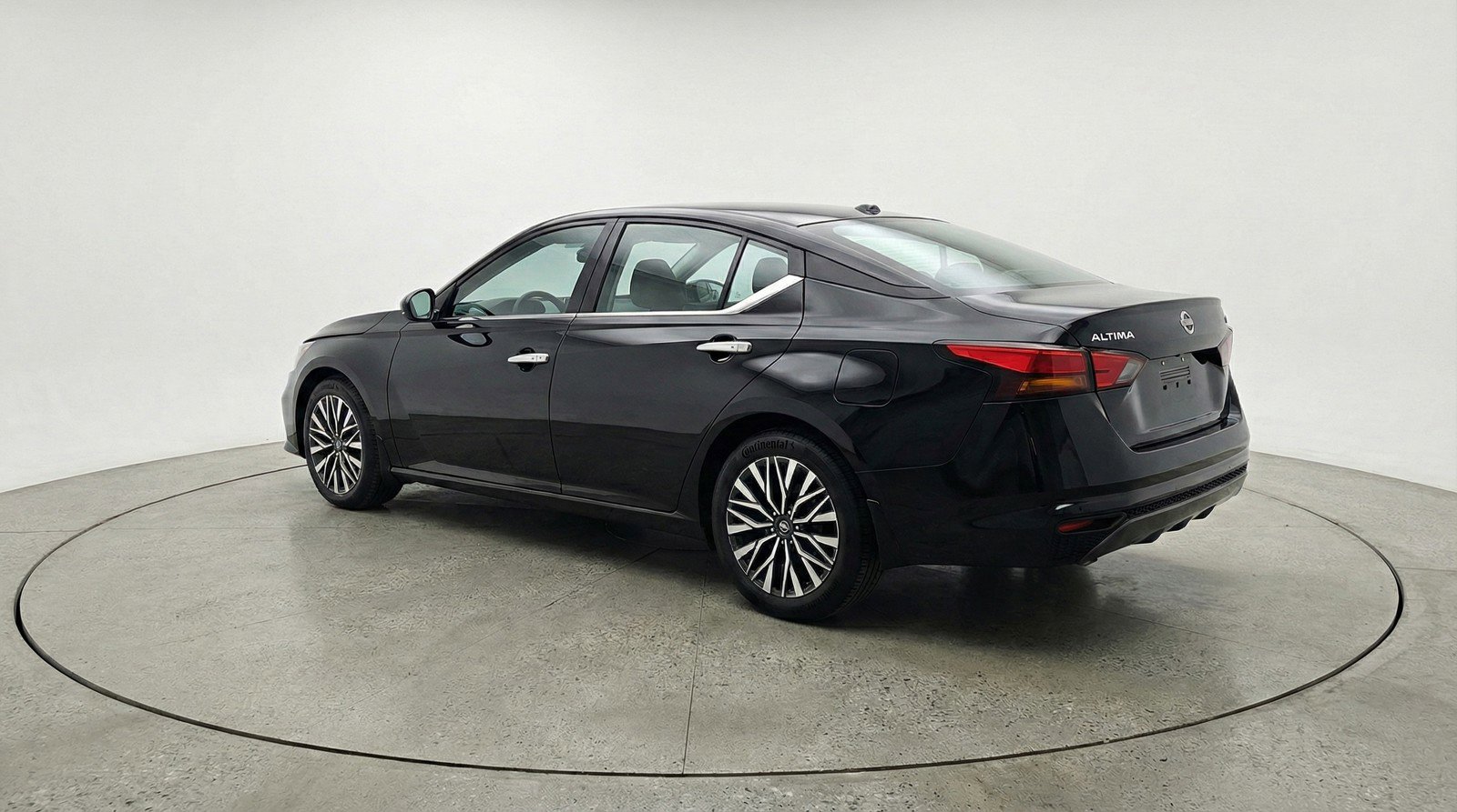 Used 2025 Nissan Altima 2.5 SV FWD image 6