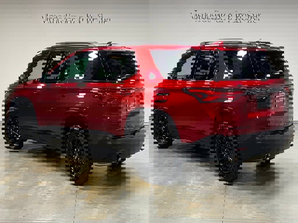 Used 2023 Chevrolet Traverse LT w/ Midnight/Sport Edition image 3