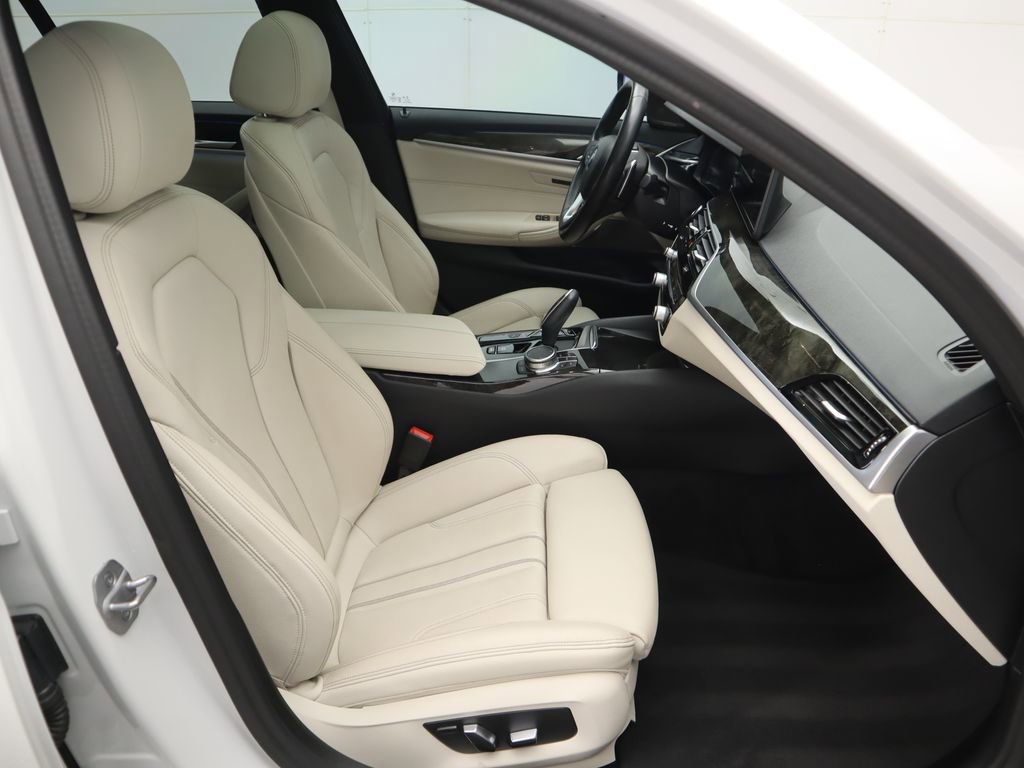 Certified 2023 BMW 530e w/ Premium Package image 21