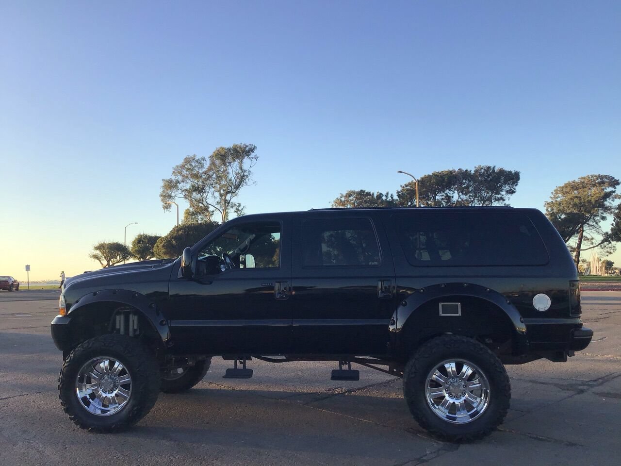 Used 2001 Ford Excursion XLT AWD/4WD image 12