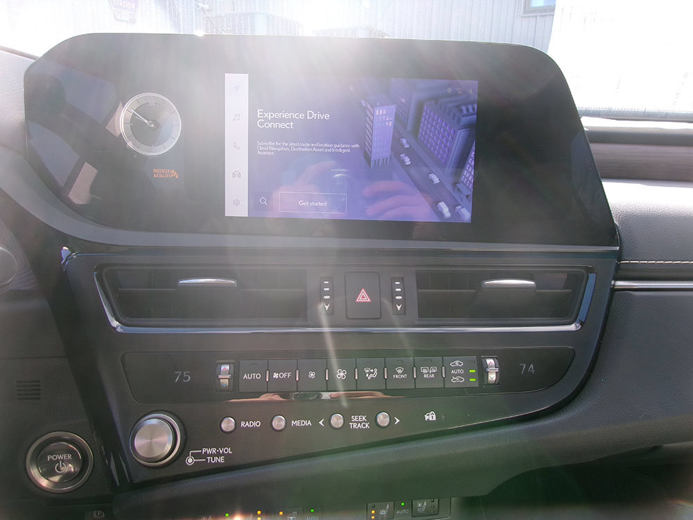 Used 2025 Lexus ES 300h w/ Premium Package FWD image 17