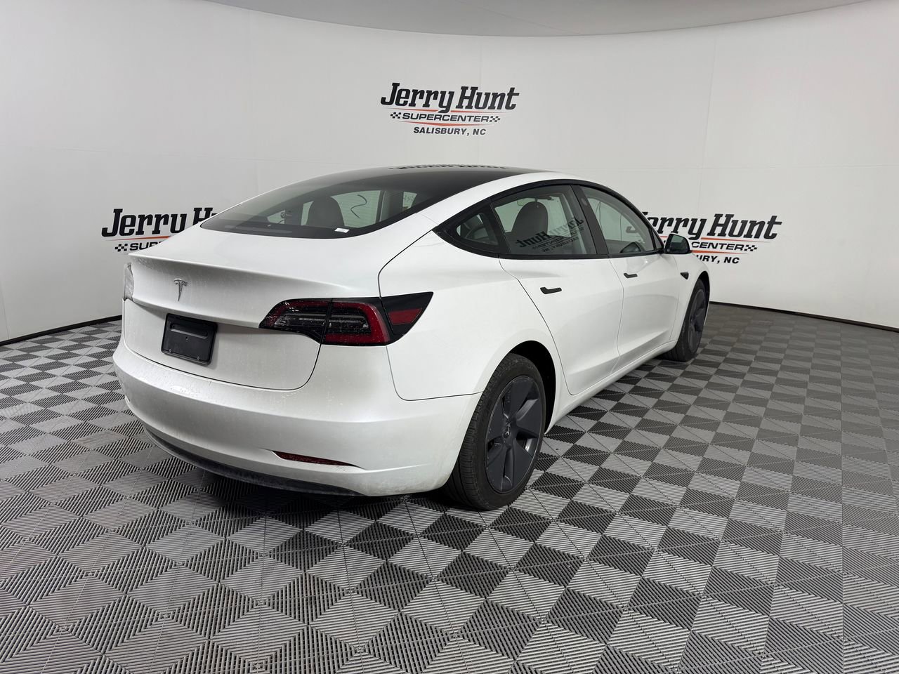Used 2023 Tesla Model 3 Standard Range image 7