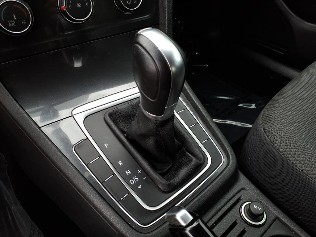 Used 2018 Volkswagen Golf S image 30