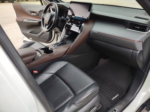 Used 2021 Toyota Venza AWD/4WD image 25