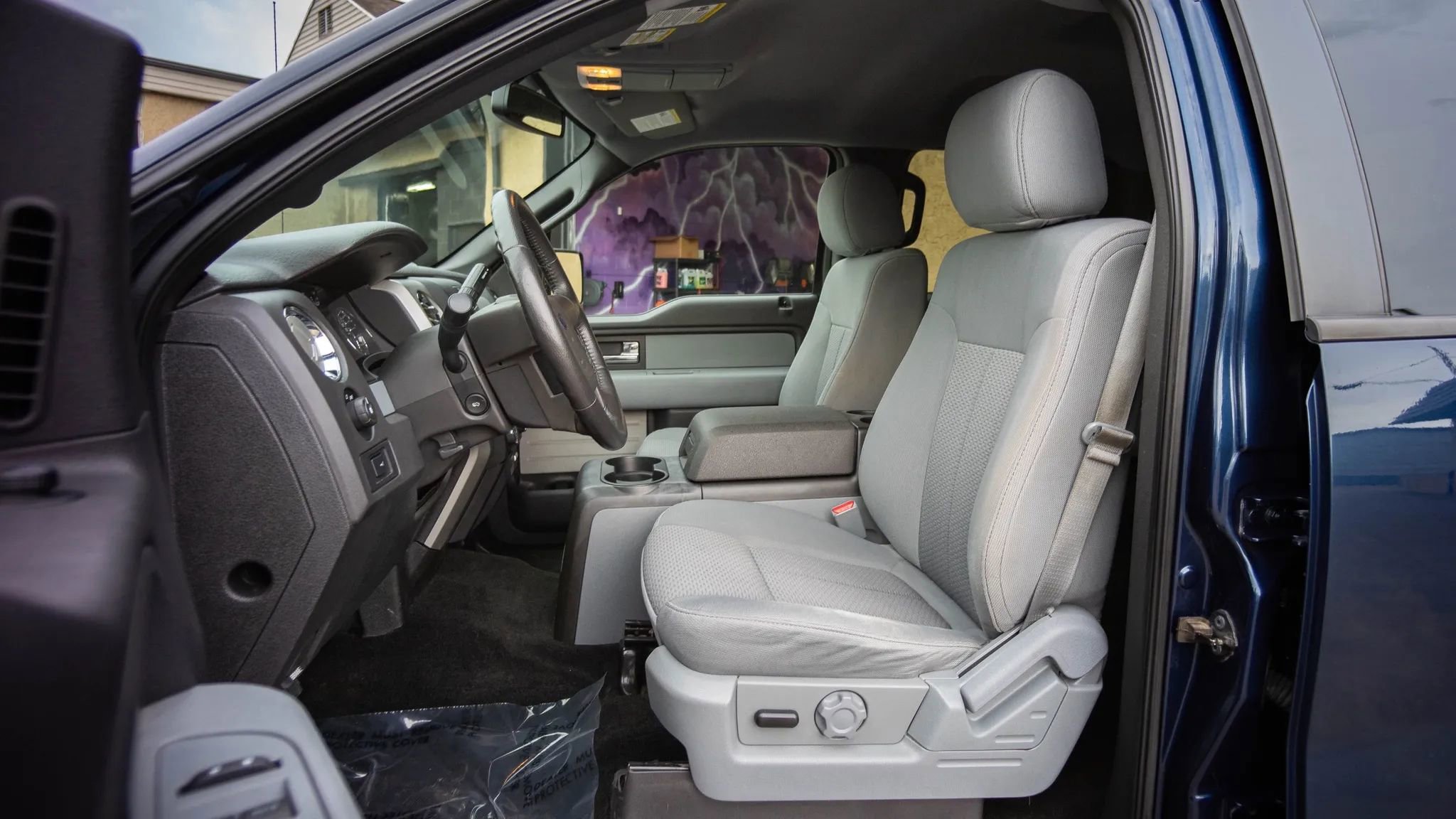 Used 2013 Ford F150 XLT w/ Luxury Equipment Group AWD/4WD image 2