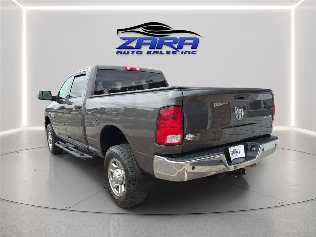 Used 2017 RAM 2500 Tradesman w/ Chrome Appearance Group AWD/4WD image 5