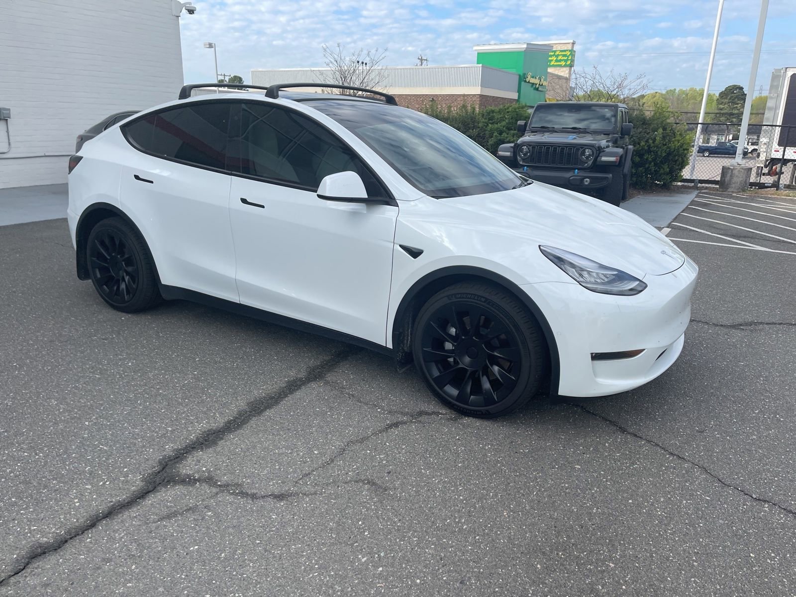 Used 2020 Tesla Model Y Long Range image 10
