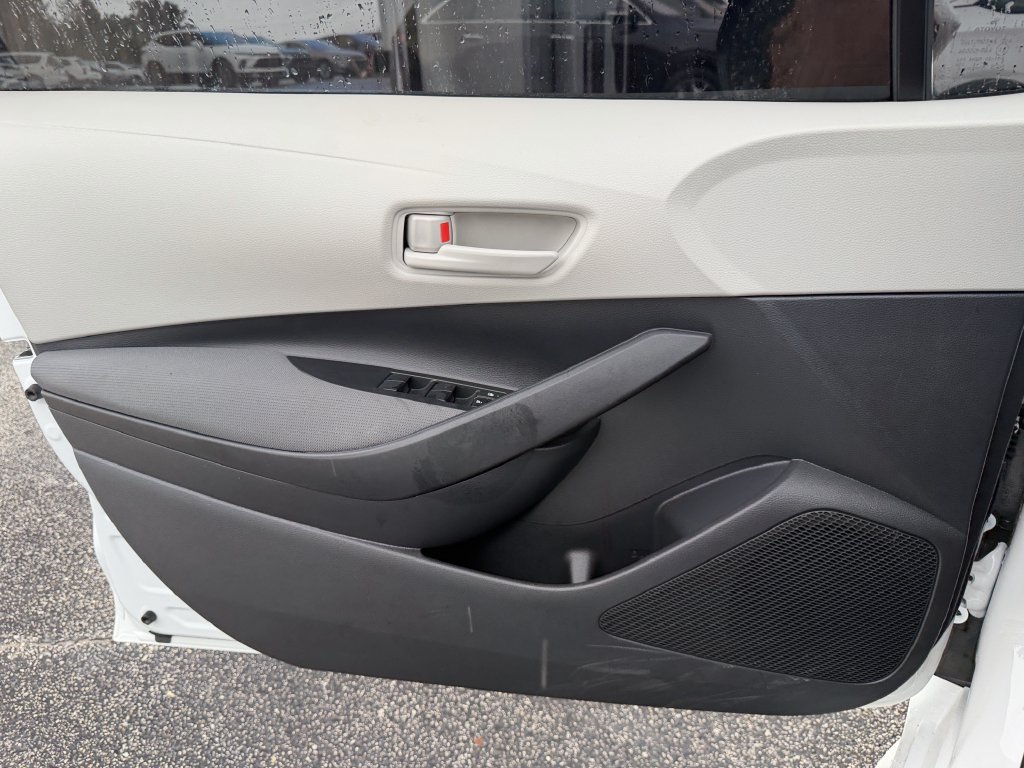 Used 2025 Toyota Corolla LE FWD image 17