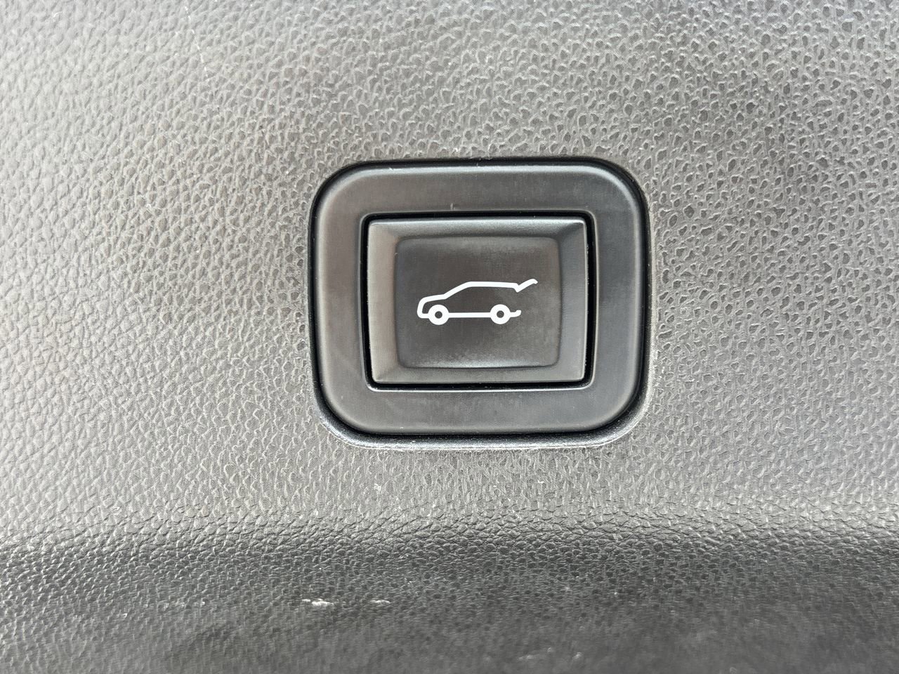 Used 2021 Chevrolet Suburban RST w/ Luxury Package AWD/4WD image 9