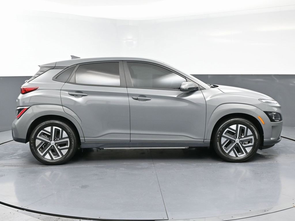 Used 2023 Hyundai Kona SE w/ Cargo Package image 8