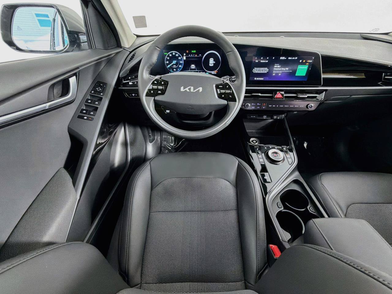 Used 2025 Kia Niro Wind w/ Wind Preserve Package FWD image 13